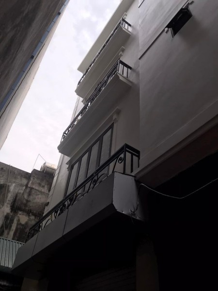 Bán nhà nguyên căn ra phố Tam Trinh, ô tô đỗ cổng, ra mặt phố 30m, liên hệ 0963104055