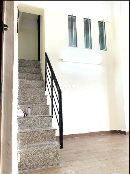 Cần bán căn hộ 2 PN ngay cầu vượt Sóng Thần liên hệ 0989140870, giá tốt đầu tư