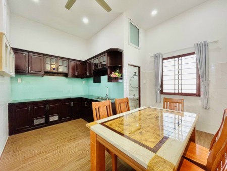 Bán nhà mặt phố khu đô thị South Wave 1 trệt 2 lầu gồm có 3 phòng ngủ giá 4 tỷ