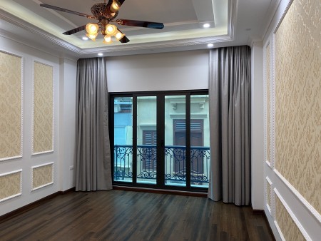 Bán nhà mới xây 7 tầng thang máy ngõ Liên Việt, Nguyễn Lương Bằng 9,5 tỷ. LH 0912442669