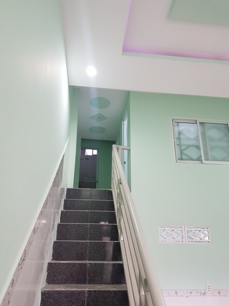 Chính chủ bán nhà đẹp sổ hồng riêng, trung tâm chợ Sáng, đoạn giáp Hóc Môn