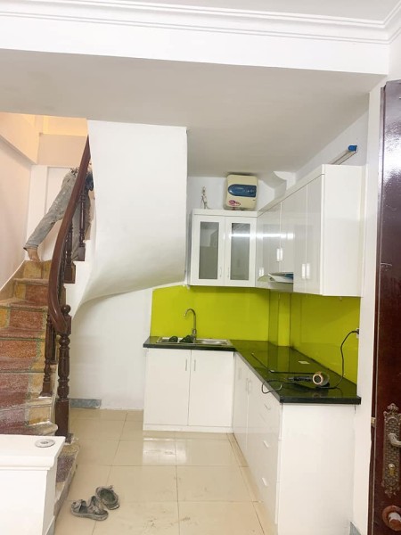 Bán nhà nguyên căn Cầu Giấy nhà mới ngõ rộng trung tâm thuận tiện đi lại, giá tốt