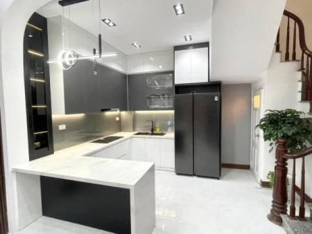 Bán nhà mới xây 32m2, 5 tầng đúc, full nội thất khu hồ Ba Mẫu, giá bán 3.68 tỷ, sổ chính chủ