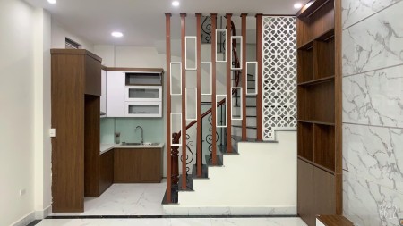 Bán nhà nguyên căn đẹp xây chắc chắn gần phố diện tích 30m2, giá bán 2.8 tỷ, vị trí đẹp