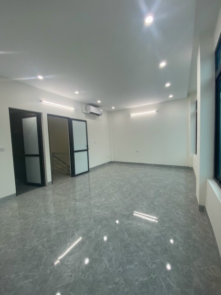 Cần bán nhà 3 tầng ngõ 373 Ngọc Hồi Thanh Trì diện tích 30m, mt 5.8m, giá 2.35 tỷ
