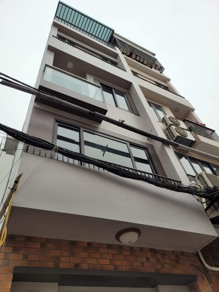 Bán nhà trung tâm Hoàng Ngân, giá bán 8 tỷ, ô tô vào nhà kinh doanh sầm uất, giá tốt