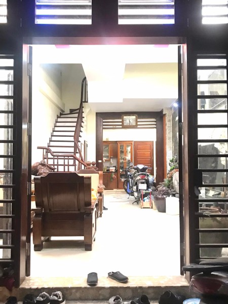 Bán nhà Kim Mã- vị trí trung tâm, gần phố, ô tô, dtsd 33m2 giá bán 3.4 tỷ lh 0968357755