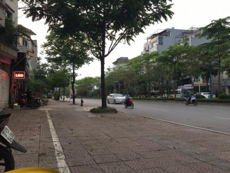 Cần bán 63m đất siêu phẩm mặt phố Cổ Linh, Long Biên. Kinh doanh sầm uất giá tốt