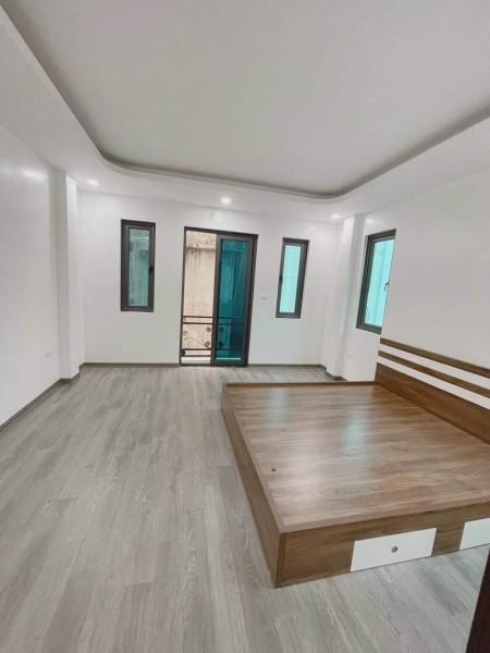Bán nhà rẻ đẹp 5 tầng mới xây chính chủ phố Tôn Đức Thắng, giá 3.7 tỷ, tặng nội thất