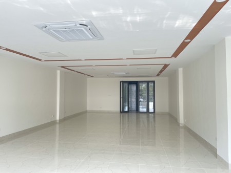 Cần bán gấp toà văn phòng đập hộp khu sầm uất ở Cầu Giấy có hầm gửi xe, lh 0973134782