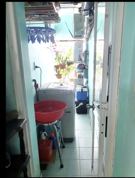 Chính chủ bán căn hộ chung cư Sài Gòn Town Tân Phú, vị trí trung tâm, thuận lợi giao thông