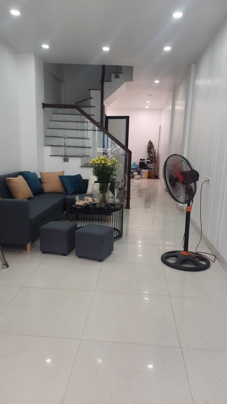 Bán nhà diện tích rộng 10m ô tô tránh, 40m2 5 tầng đúc giá bán 3.4 tỷ, Nam Dư, pháp lý đủ