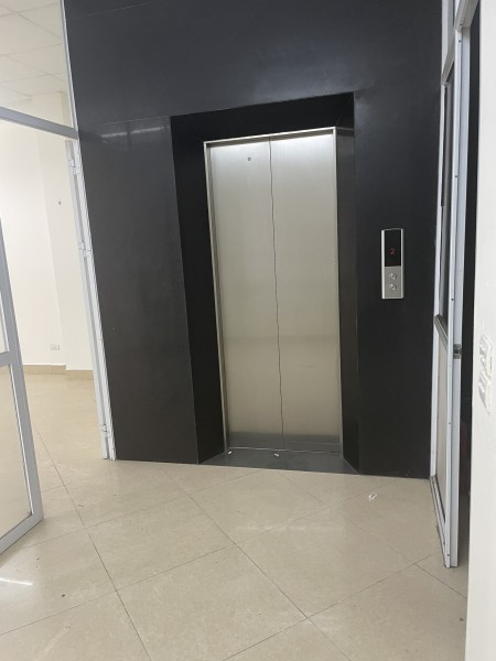 Cho thuê văn phòng trong toà nhà 56 Hoàng Văn Thái giá 14 triệu/tháng, sổ sẵn