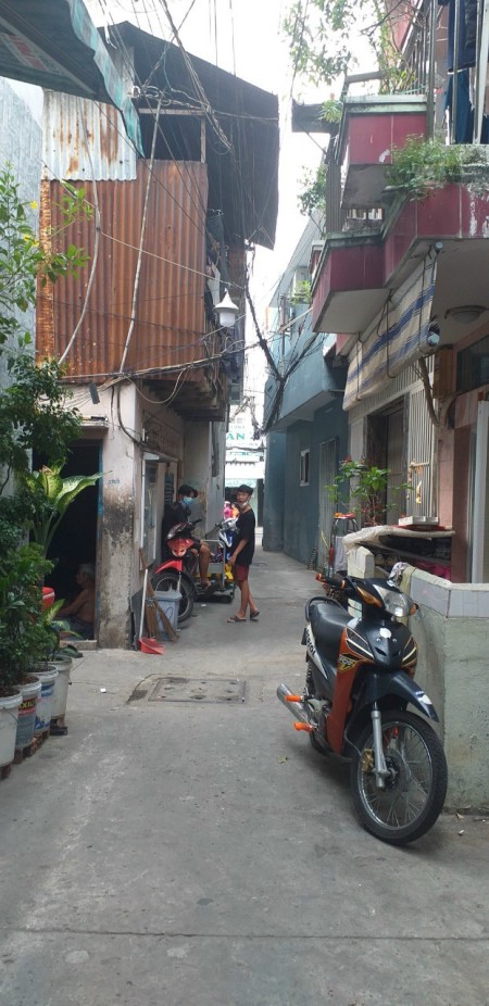 Bán gấp nhà trung tâm Quận 4, chưa qua đầu tư, liên hệ 0906621494, giá thương lượng