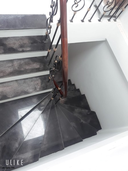 Bán nhà Ngọc Lâm, vị trí đắc địa, khu vực kinh doanh sầm uất nhất quận Long Biên.