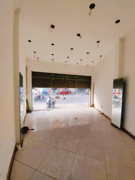 Bán nhà gấp mặt phố diện tích 40m2 ở phố Nguyễn Lương Bằng, kinh doanh tốt, ô tô đỗ trước cửa.