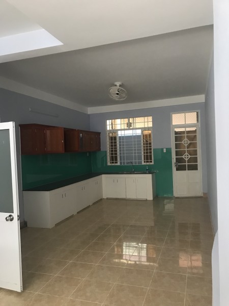 Cần bán gấp nhà mặt hẻm lớn thông thoáng, đường không ngập nước, liên hệ 0949556979