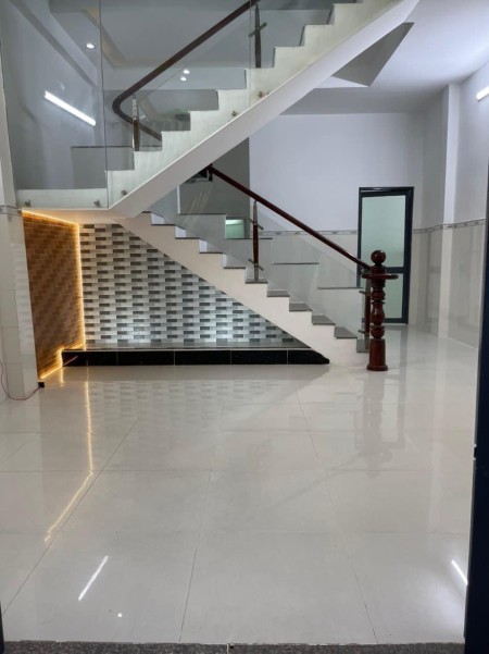 Cần bán gấp nhà đường Long Hậu, gần nhà lưu trú khu công nghiệp Long Hậu