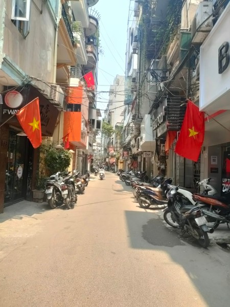 Bán nhà 2 mặt phố TT Quận Đống Đa 65m2, vỉa hè rộng KD tốt giá 29,3 tỷ. LH 0912442669