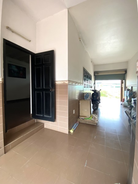 Bán nhà có khuôn viên thoáng mát rộng 296m2 ngay thành phố Dĩ An Bình Dương
