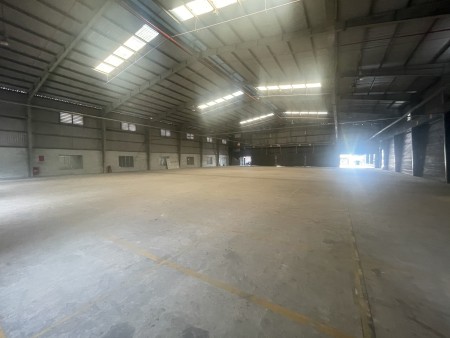 Cho thuê kho, xưởng 2.100m2 ngã tư Bình Phước, Thủ Đức giá 90 nghìn/m2/tháng