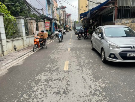 Cần bán đất thổ cư An Đào C 61m2, mặt ngõ, chính chủ, sát bên Vinhomes Gia Lâm.