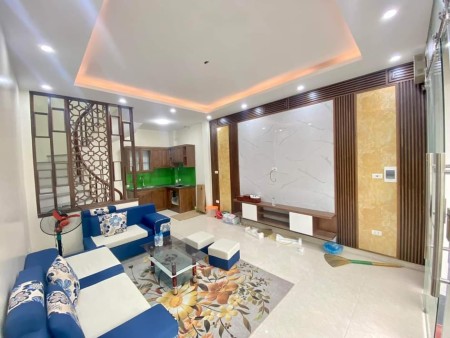 Bán nhà mới đẹp 47m2*5 tầng mặt tiền 4.5m, 50m ra Phố Ngọc Thụy giá bán chỉ 4.8 tỷ.