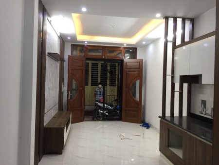 Nhà đẹp mới tinh phố Hoàng Quốc Việt, Nghĩa Tân, Cầu Giấy diện tích 35m2, 5 tầng giá 4.2 tỷ