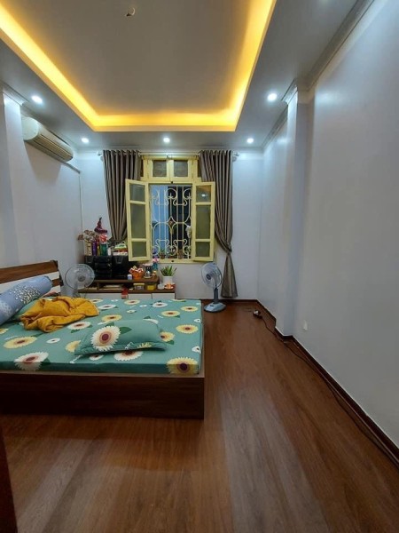 Bán gấp nhà phố Giáp bát 45m giá 3.45 tỷ thương lượng chính chủ 4 tầng gần phố