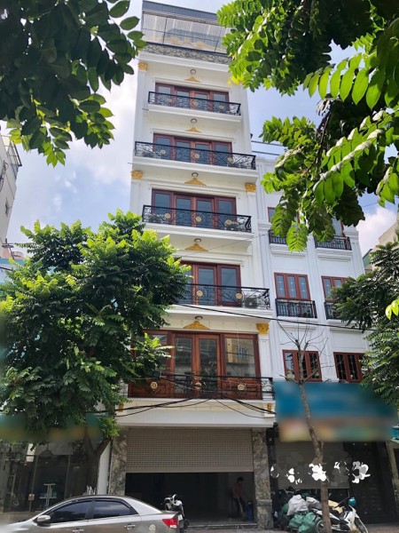 Bán toà nhà 8 tầng dtsd 167m2 mặt phố Yên Phụ doanh thu 210tr/th. LH 0912442669