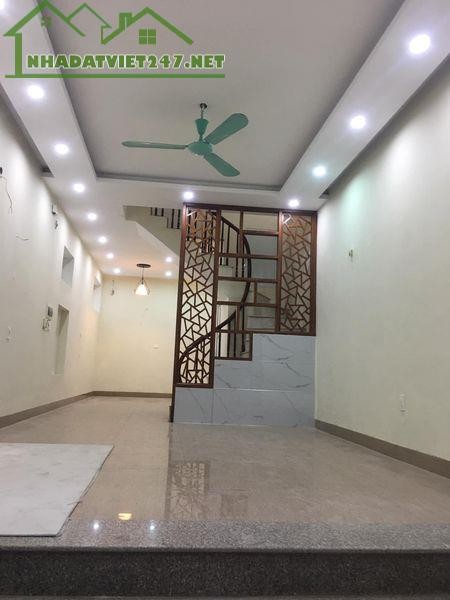 Bán gấp nhà Tô Vĩnh Diện, p/lô, ô tô cách phố 50m, lô góc, dt 44m2x5t, mt 6 m, chỉ 4.3 tỷ