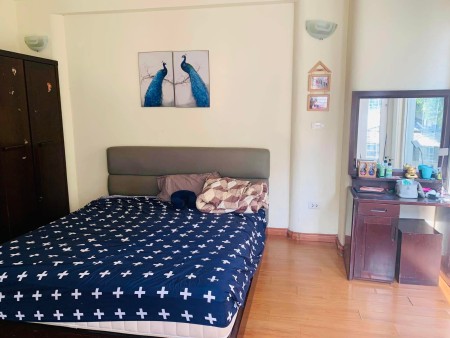 Bán nhà Hoàng Quốc Việt khu phân lô ô tô dtsd 54m2, 5 tầng đúc, giá bán 8.2 tỷ, sổ sẵn