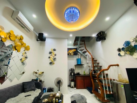 Lô góc Bạch Mai, kinh doanh tấp nập, nhà đẹp mới xây, đầy đủ nội thất, về ở luôn. 3,65 tỷ
