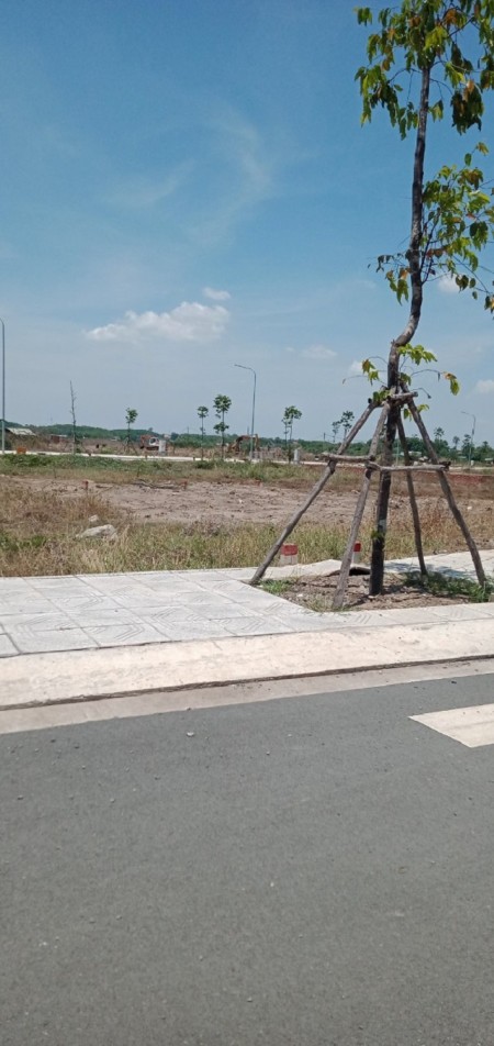 Mặt tiền đường nhựa 30m diện tích sử dụng 26x28 sổ riêng giá bán chỉ 3 tỷ