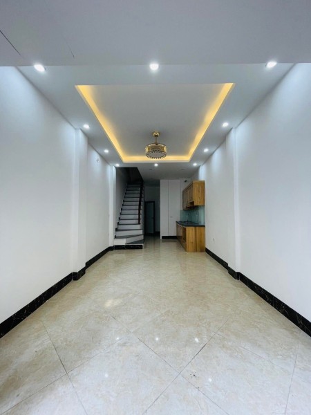 Bán nhà đẹp TT Cầu Giấy 40m2 5 tầng gần phố, gần ô tô chỉ gần 4 tỷ trung tâm vào ở được ngay