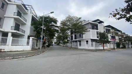 Chính chủ bán liền kề Nam 32, căn khe thoáng, nhận nhà ngay, liên hệ 0968136038