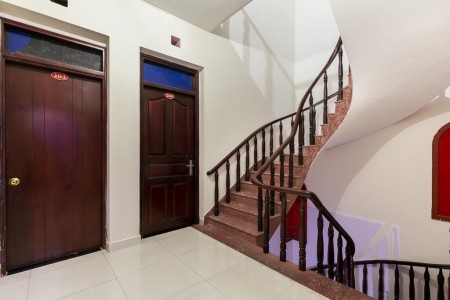 Bán Khách Sạn Đường Sư Vạn Hạnh, P12, Q10. Gần Vạn Hạnh Mall, 14 Phòng, HĐT 3000 USD/ Tháng