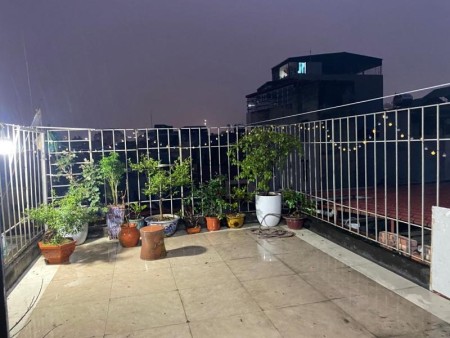 Bán nhà 5 tầng kiên cố gần Tây Hồ gần phố 3 gác đỗ cửa, liên hệ 0916958866, sổ sẵn