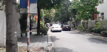 Bán biệt thự song lập Làng Việt kiều Châu Âu 147m2 giá 23 tỷ. LH 0912442669