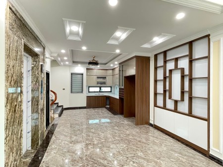 Siêu Phẩm Cầu Giấy - Ô tô vào nhà - Thang máy nhập khẩu, sổ đỏ pháp lý chuẩn chờ giao dịch