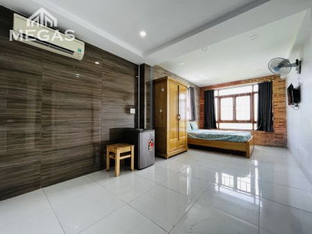 Phòng Trọ Cao Cấp Gía Tốt - Full Nội Thất - View Kính Sân Golf - Ngay Quang Trung