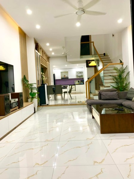 Bán nhà mới đẹp tặng nội thất trung tâm Quận Sơn Trà giá rẻ, đầy đủ tiện nghi, giá tốt