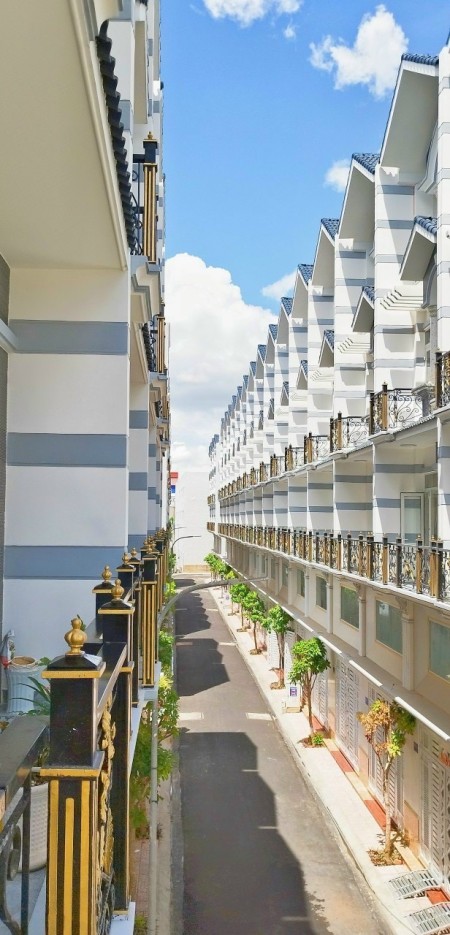 Nhà phố mới xây 100% khu dân cư vip Võ Văn Kiệt, DT 5x12, phong cách Châu Âu