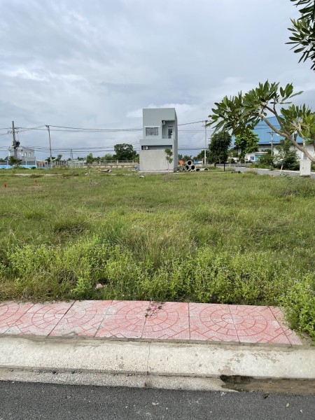 Bán ngộp lô đất ngay tt Đức Hòa diện tích sử dụng 125m2, giá 1,4 tỷ, sổ hồng riêng công chứng nhanh