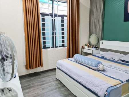 Bán nhà phố 1 trệt 2 lầu trung tâm Tân Uyên giá bán 2.35 tỷ, ngân hàng hỗ trợ vay, giá tốt
