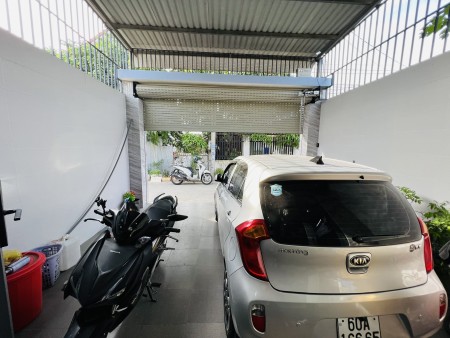 Cần tiền bán căn nhà 1 trệt 1 lửng ngay chợ Quang Thắng dtsd 100m2, giá 2.5 tỷ, shr
