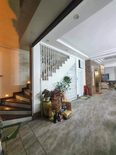 Hoàng Quốc Việt nhà 2 mặt ngõ to 8 tầng thang máy dòng tiền 130 triệu/tháng sổ chính chủ