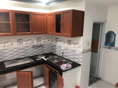 Bán nhà mặt tiền xe hơi đua khu sầm uất, thuận tiện kinh doanh giá chỉ 32 tỷ, sổ sẵn