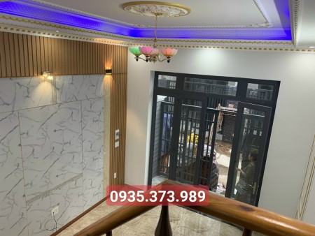 Bán nhà 2 tầng 2 mê đường bê tông rộng 6m P. Thái Hoà - Tx. Tân Uyên - Bình Dương