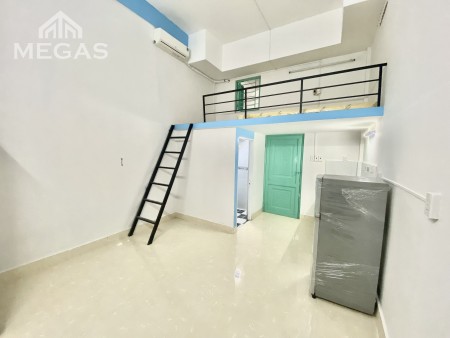 Phòng gác cao 1m7 sẵn nội thất cơ bản ngay Luỹ Bán Bích giá bao rẻ, vào ở ngay